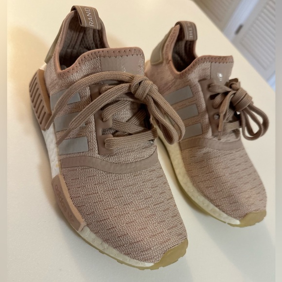 adidas gazelle silver green womens Adidas NMD R1 Ash Pearl (W)